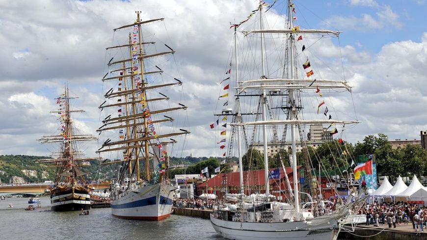 Between Historic Center And Quay, Ideal For Family Руан Екстериор снимка